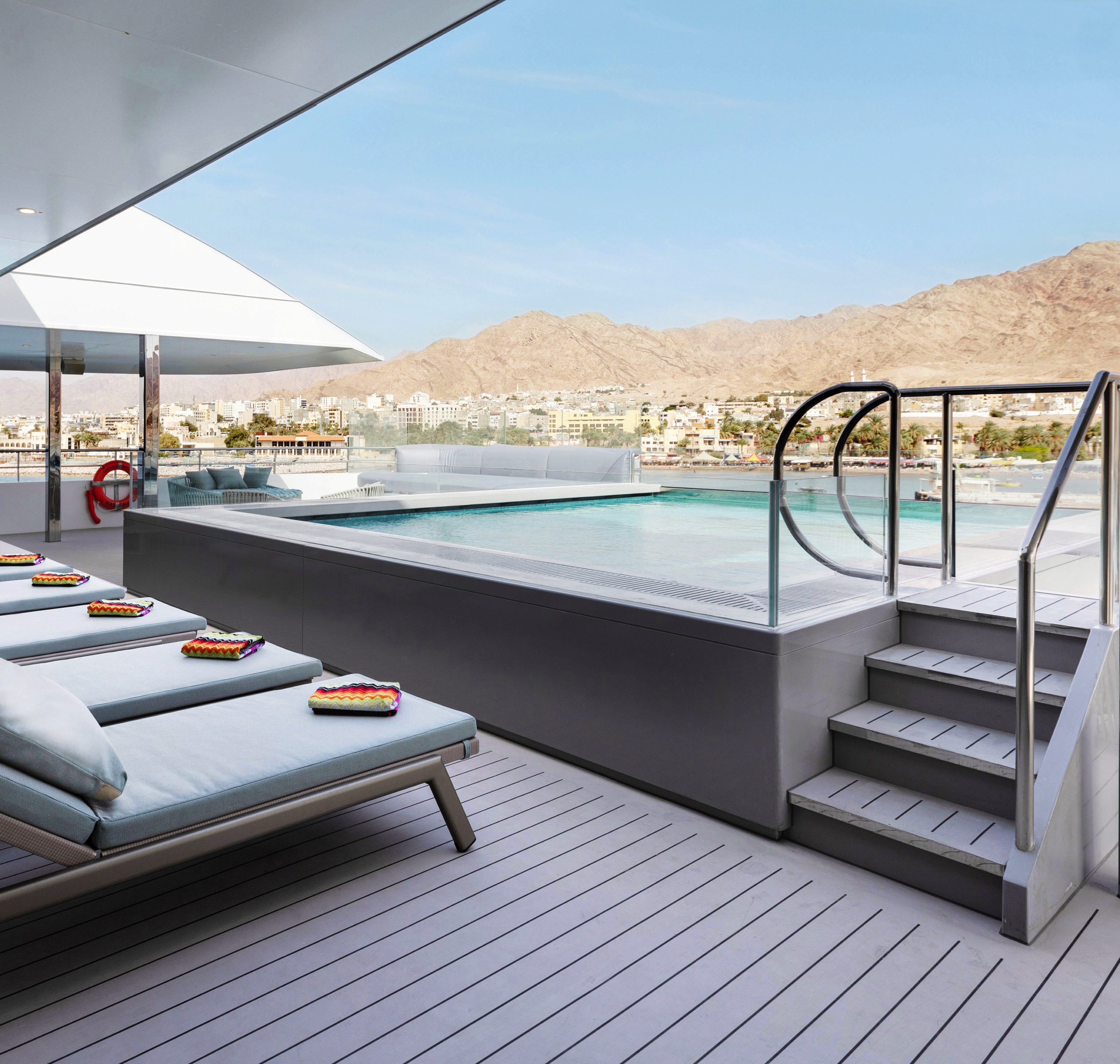 Emerald Sakara - Aqua Pool & Café